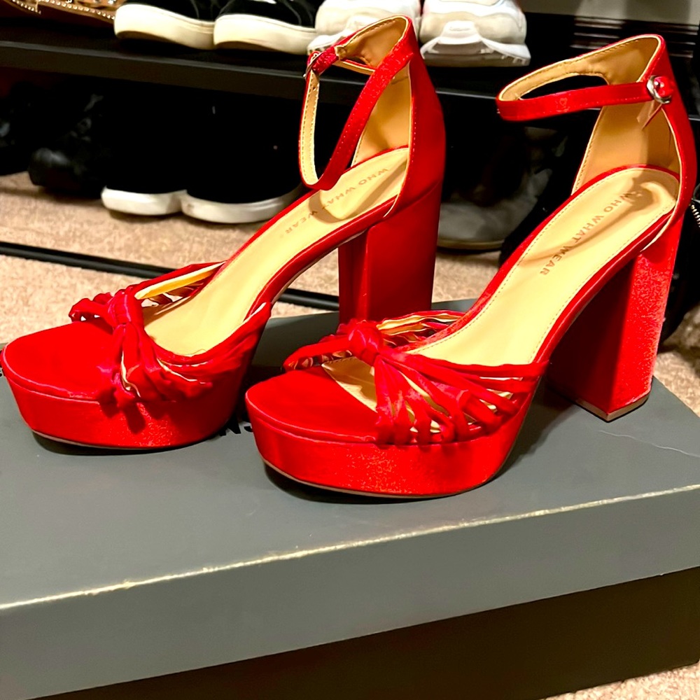 Red Gorgeous Heels!!